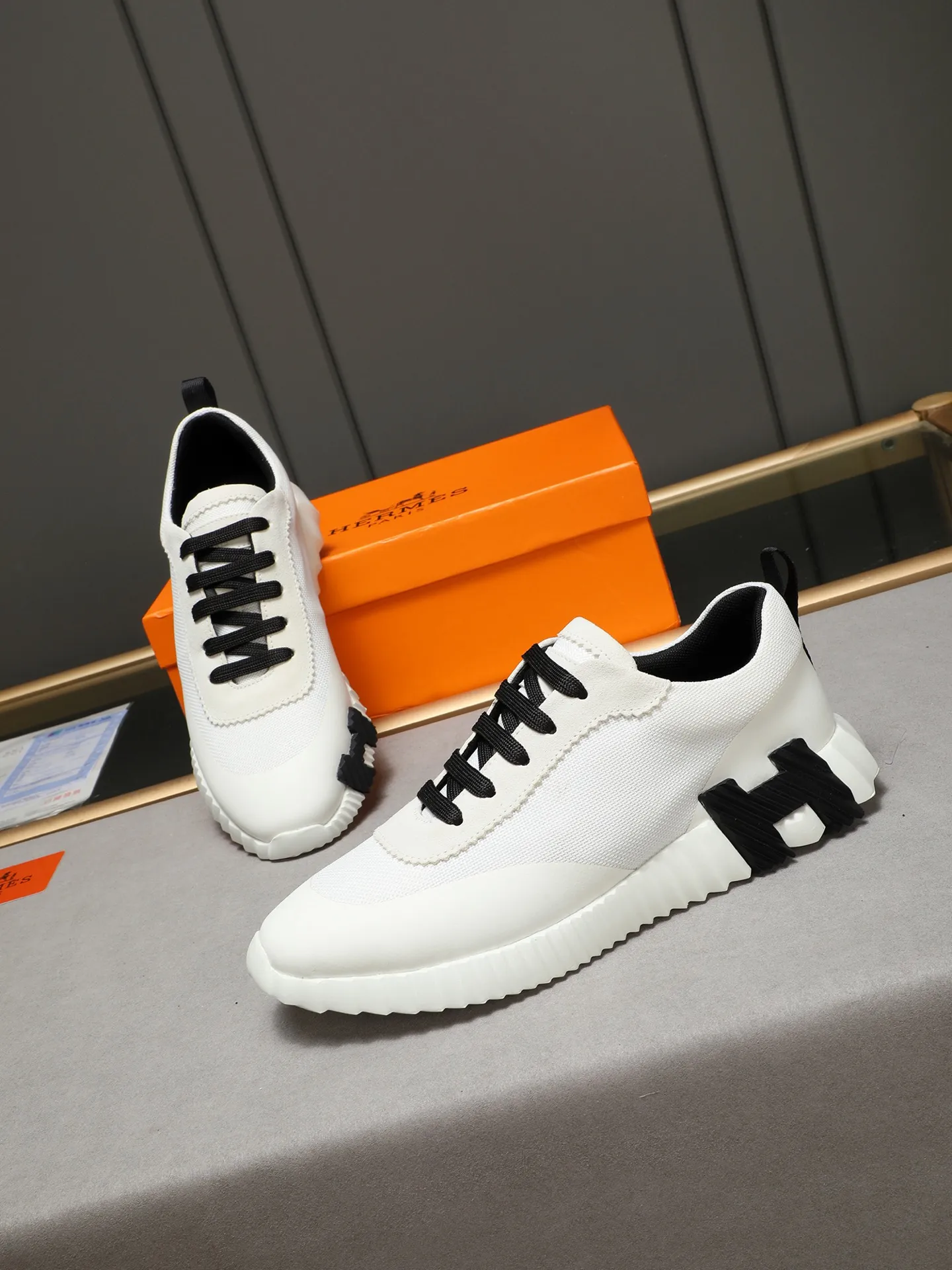 Men's shoes 💰460 [Hermes] fe new arrival~ New Bouncing sneakers Hermès are the most comfortable shoes, no one else⃣️, they are very light on the feet and look great, you will not feel tired when you go shopping and running around 👍 Very light and comfortable, extremely light, suitable for both sports and leisure, and feel great when you step on them! It’s up to you to choose, there’s always what you want~ ✔️Fabric: First layer frosted➕Imported glue➕Breathable mesh ✔️Inner lining: Imported mesh ✔️Outsole: Original outsole ✔️Size: Men’s 38-44 (45 custom-made)